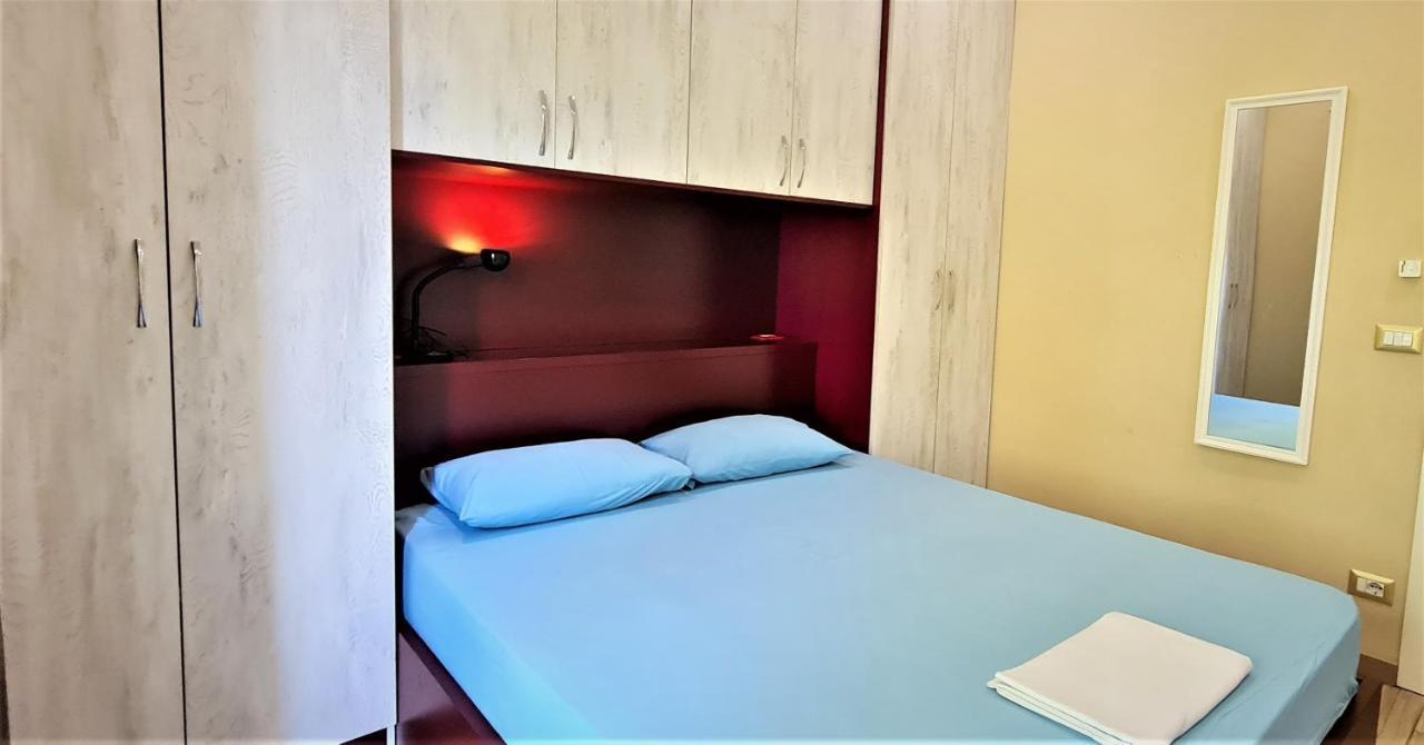 2V1 - Blloku Mac Apartment Tirana Exterior photo