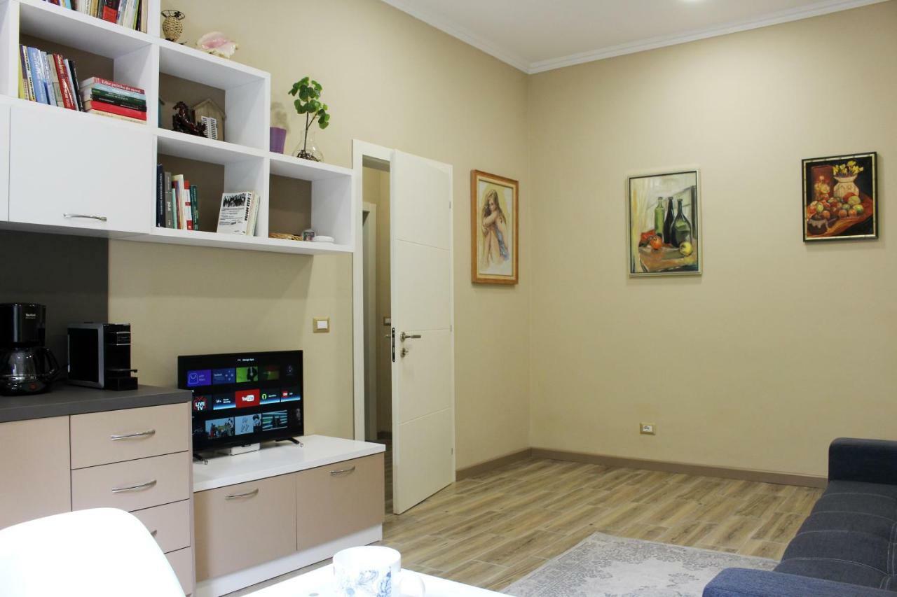 2V1 - Blloku Mac Apartment Tirana Exterior photo